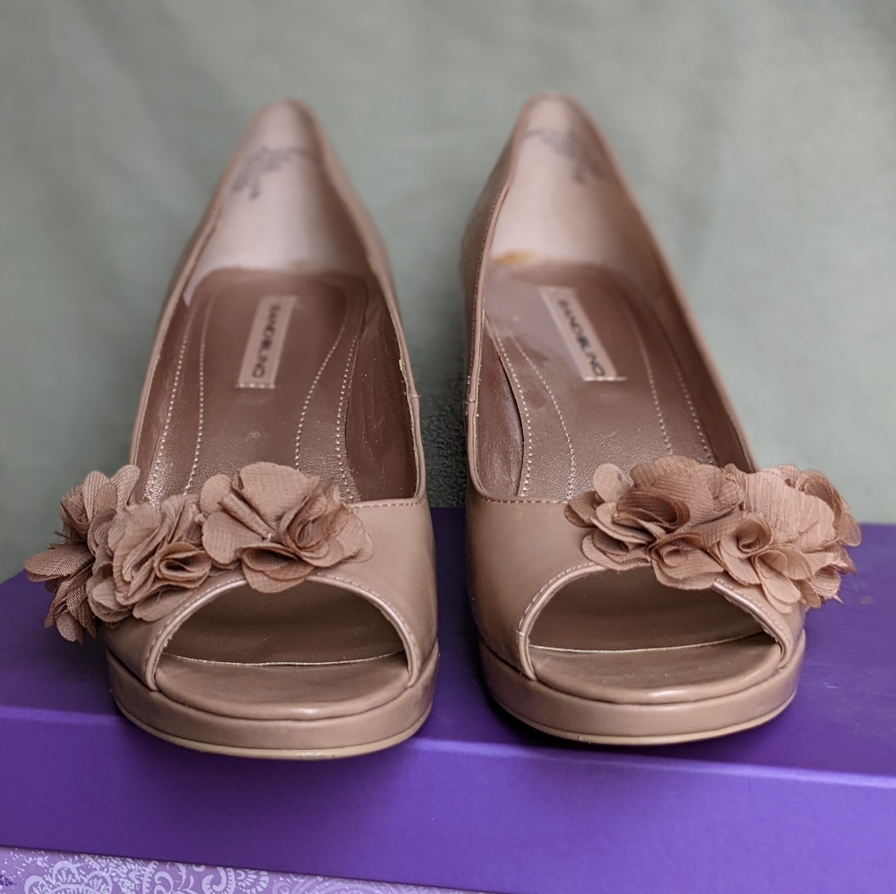 Bandolino blush open toe heels